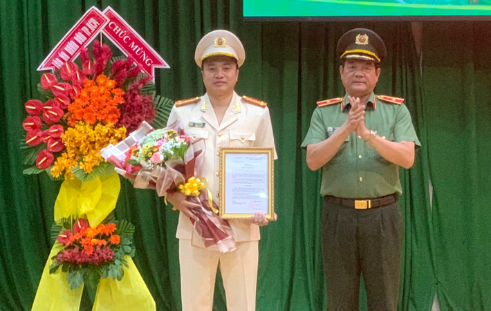 Mới đây, Bộ Công an đã trao quyết định điều động đại tá Mai Hoàng - Phó Cục trưởng Cục Cảnh sát hình sự (C02) Bộ Công an, giữ vị trí Phó Giám đốc Công an TP HCM.