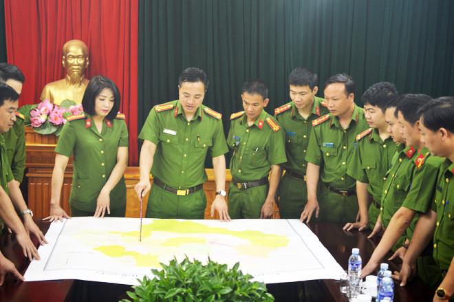 Đại tá Mai Hoàng đã tham gia và chỉ đạo triệt phá hàng trăm chuyên án về hình sự và ma túy, trực tiếp trinh sát và điều tra, khám phá nhiều đường dây mua bán, vận chuyển trái phép chất ma túy, tội phạm mua bán người; khám phá nhiều vụ trọng án giết người, cướp tài sản, bắt cóc con tin...
