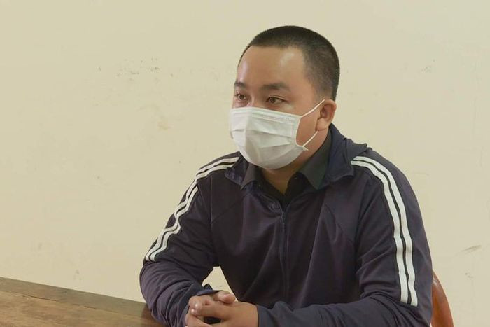 Thanh niên ra vào 400 tài khoản Facebook "như đi chợ", lừa 10 tỷ đồng: Từ chỗ hỗ trợ người chơi Facebook để lấy uy tín, Phạm Vũ Quang Trường (20 tuổi, trú thị xã Gò Công, Tiền Giang) sau đó dùng chính những tài khoản này kể lừa đảo với số tiền hơn 10 tỷ đồng. Ngày 5/1, Công an tỉnh Đắk Lắk biết vừa bắt giữ Trường để điều tra, làm rõ.