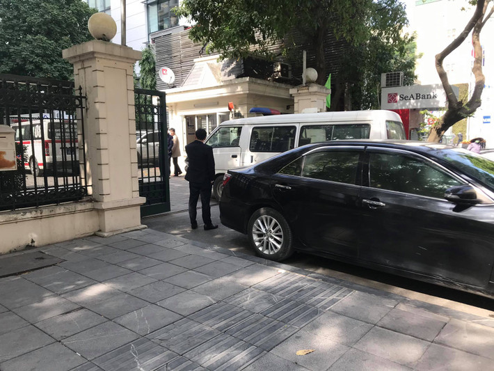 Trưa cùng ngày, thông tin từ Bộ Tài chính cho biết, vào trưa cùng ngày, tại trụ sở Bộ Tài chính, số 28 Trần Hưng Đạo, phường Phan Chu Trinh, quận Hoàn Kiếm, Hà Nội, ông Phùng Ngọc Khánh - Cục trưởng Cục Quản lý, giám sát Bảo hiểm tử vong.