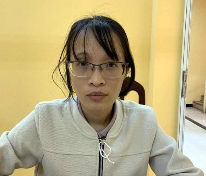 Tự gắn mác "nữ giảng viên" để lừa tiền bạn học cũ: Trần Thị Liên (SN 1988, Thanh Trì, Hà Nội) tự lấy mác là "nữ giảng viên" Đại học Phòng cháy chữa cháy và có thể mua được giấy chứng chỉ hành nghề Phòng cháy chữa cháy để lừa đảo, chiếm đoạt tiền của bạn học cũ. Ngày 18/4, Công an huyện Thanh Trì cho biết đã khởi tố, bắt tạm giam Liên.