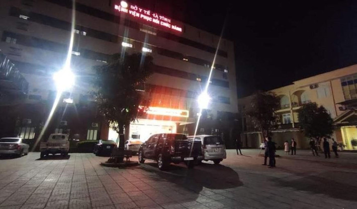 Nam bệnh nhân rơi từ tầng cao bệnh viện xuống đất tử vong: Ngày 14/3, Bệnh viện phục hồi chức năng Hà Tĩnh cho biết, ông V.T.T (46 tuổi, trú Thạch Trung, TP Hà Tĩnh) đang điều trị tại Bệnh viện đã rơi từ tầng 6 của bệnh viện xuống đất. Mặc dù được phát hiện và chuyển cấp cứu nhưng không qua khỏi.