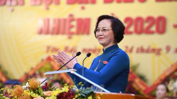 Trong quá trình công tác, bà Trà trải qua các vị trí: Phó chủ tịch UBND huyện Trấn Yên (tỉnh Yên Bái), Bí thư Tỉnh Đoàn, Trưởng ban Tuyên giáo Tỉnh ủy, Phó chủ tịch UBND tỉnh Yên Bái, Bí thư Thành ủy TP Yên Bái, Phó bí thư Tỉnh ủy, Chủ tịch UBND tỉnh Yên Bái, Bí thư Tỉnh ủy, Chủ tịch HĐND tỉnh Yên Bái.