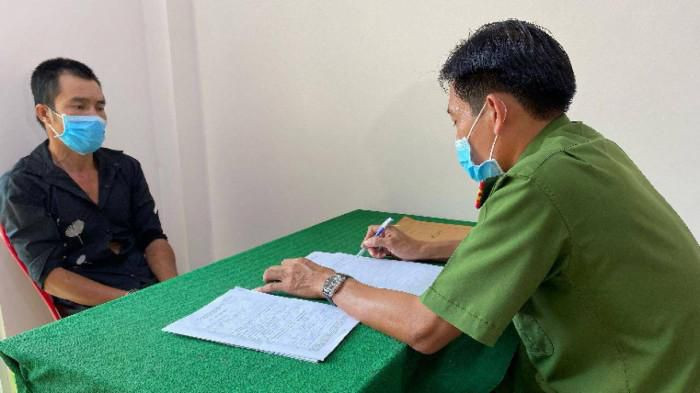 Chém công an xã tử vong: Ông Nguyễn Văn Trường (công an viên xã An Đức, huyện Ba Tri, tỉnh Bến Tre) nhận tin báo Nguyễn Văn Đông (trú cùng địa phương) cầm theo dao đến nhà một người dân địa phương để gây sự. Khi tới nơi ông Trường đã bị Đông chém tử vong. Ngày 20/9, Đông bị Công an tỉnh Bến Tre bắt tạm giam.