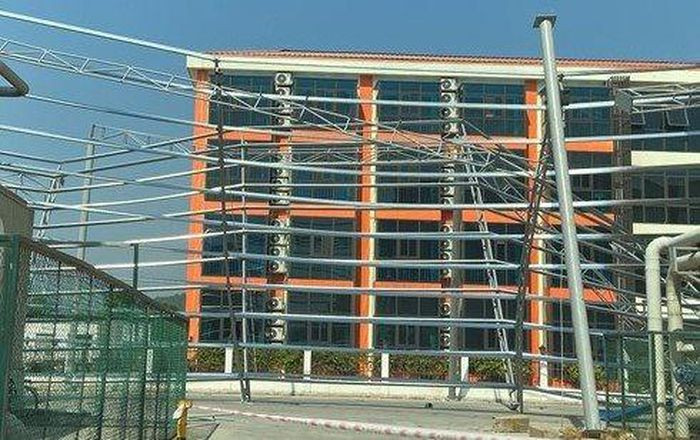 Tai nạn lao động khiến 4 người thương vong: Ngày 7/12, Cơ quan chức năng tỉnh Thanh Hóa đang khẩn trương vào cuộc làm rõ vụ tai nạn lao động nghiêm trọng khiến 3 người thương và 1 vong xảy ra tại Công ty TNHH giày Kim Việt (Nông Cống, Thanh Hóa) xảy ra vào chiều ngày 5/12. Được biết, nhóm công nhân gặp nạn thuộc một đơn vị hợp đồng xây dựng nhà xưởng cho Công ty TNHH giày Kim Việt.