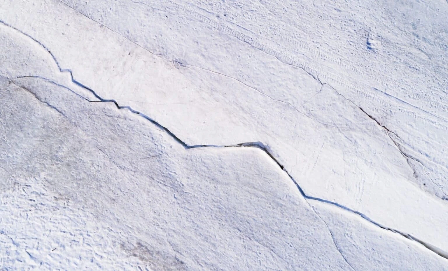 Tuyên bố sốc vết nứt trên băng có thể thay đổi hoàn toàn khí hậu Bắc Cực 