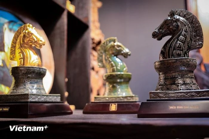 'Viên mãn đại thành'- Bộ sưu tập tượng linh vật ngựa hút khách dịp Tết 2026