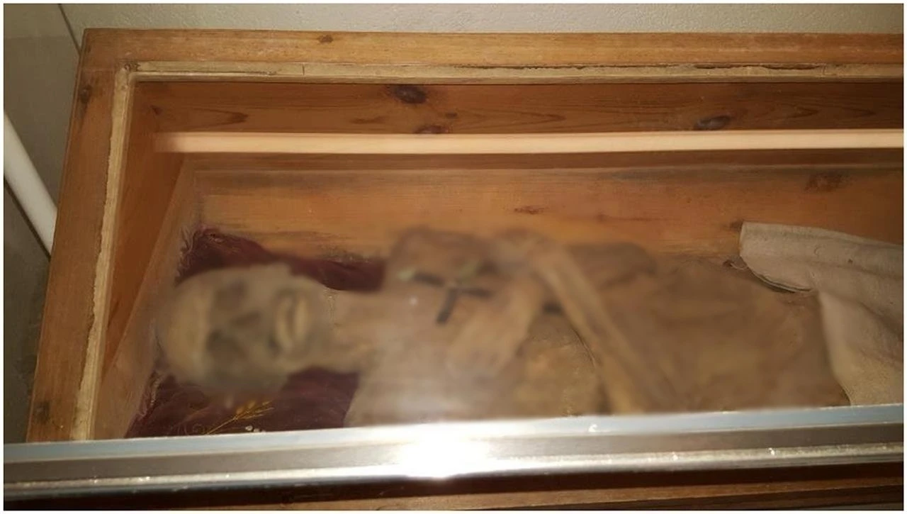 Kinh ngạc "Giáo sĩ phơi khô" nguyên vẹn cả da, mô sau 300 năm