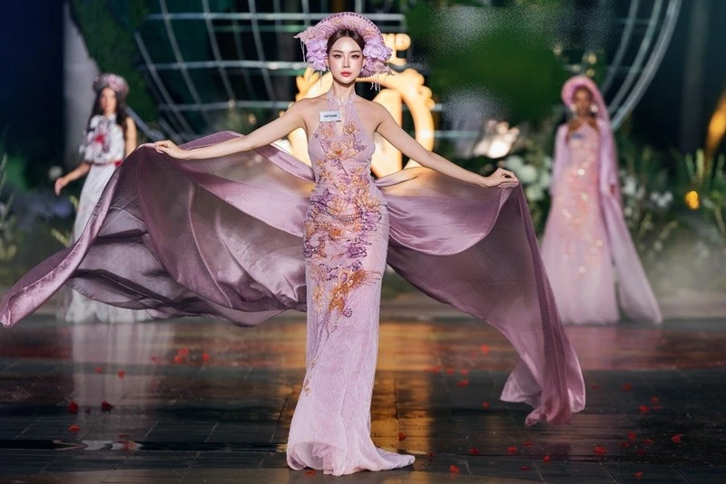 [GALLERY] Thí sinh Miss World 2026 hóa nàng thơ trên sàn diễn bên biển 
