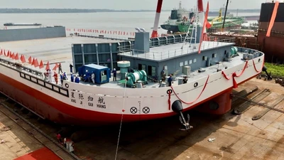 Trung Quốc hạ thủy tàu thu hồi tên lửa đầu tiên