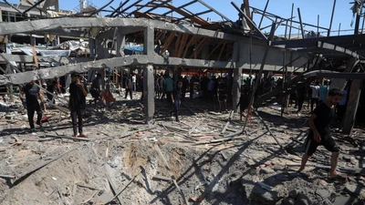 Israel không kích quán cà phê ở Gaza, 34 người thiệt mạng