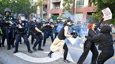 Biểu tình tiếp diễn, Los Angeles áp đặt lệnh giới nghiêm