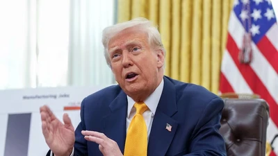 Tổng thống Trump dọa trừng phạt cả Nga và Ukraine