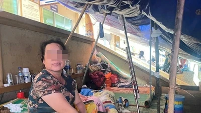 Người nhà bệnh nhân căng bạt ở vạ vật, bệnh viện nói gì?