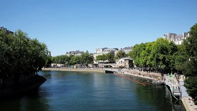 Rúng động vụ phát hiện 4 thi thể nổi trên dòng sông ở Pháp