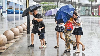 Thành phố ở Trung Quốc sơ tán hàng chục nghìn người vì bão Kajiki