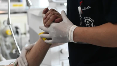 Nam sinh cấp cứu sau nhiều ngày uống nước tăng lực ôn thi