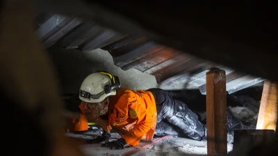 Sập trường ở Indonesia, hàng chục học sinh thương vong