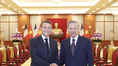 Tổng thống Pháp Emmanuel Macron đăng video cảm ơn Việt Nam