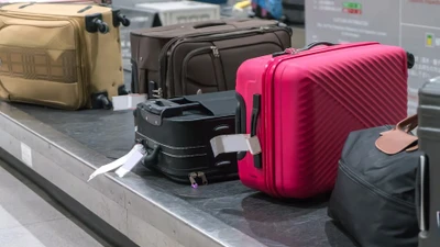 Phát hiện bé 2 tuổi trong vali ở khoang hành lý xe buýt