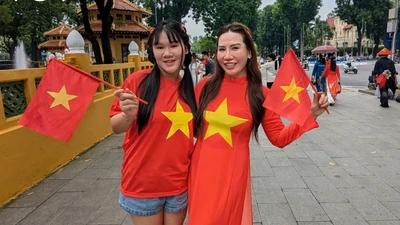 Không khí mừng Quốc khánh 2/9 lan tỏa khắp phố phường Hà Nội