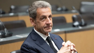 Vì sao cựu Tổng thống Pháp Sarkozy bị kết án 5 năm tù?
