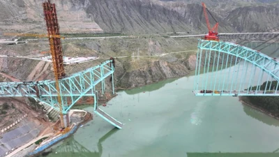 Hiện trường đứt dây cáp cầu đang xây ở Trung Quốc, 7 người thiệt mạng