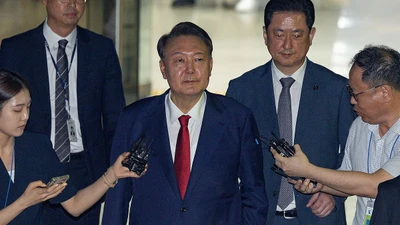 Tòa án phát lệnh bắt cựu Tổng thống Hàn Quốc Yoon Suk Yeol