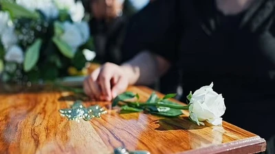 Cụ bà U90 bất ngờ "sống lại" trong quan tài gây choáng