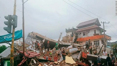 Hiện trường vụ động đất ở Indonesia khiến hàng trăm người thương vong
