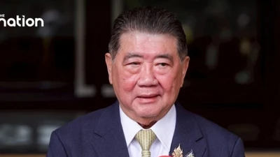 Thái Lan: Nhóm biểu tình kêu gọi quân đội can thiệp, Bộ trưởng Quốc phòng lên tiếng