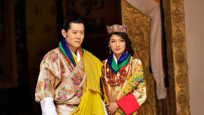Muôn kiểu váy cưới hoàng gia, người dát đá quý, người trơn đơn giản