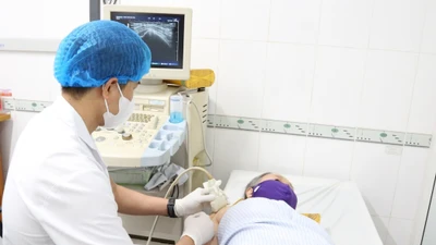 Tiêm huyết tương giàu tiểu cầu, giải pháp hiệu quả cho người thoái hóa khớp 