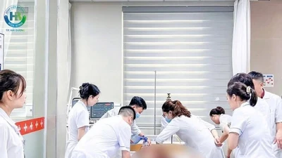 Cứu bệnh nhi đuối nước, không có người thân đi cùng