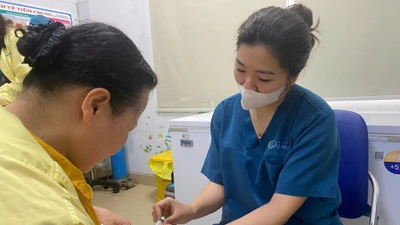 Bác sĩ mách cách tránh các bệnh tấn công trẻ khi vào hè
