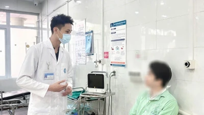 Cứu sống thanh niên bị dao đâm sốc mất máu do vết thương thấu bụng