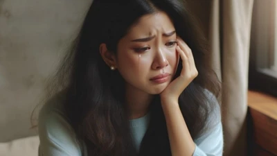 Vợ suy sụp phát hiện chồng phản bội khi đi làm xa
