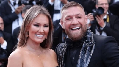 Vợ McGregor "5 lần 7 lượt" bị phản bội, vì sao vẫn chưa bỏ "Gã điên"?