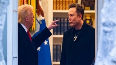 Ông Trump cân nhắc bán xe Tesla, nói không còn nghĩ đến Elon Musk nữa