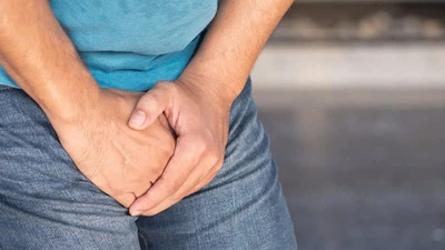 Nam thanh niên gặp họa khi tự lộn bao quy đầu
