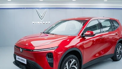 Cận cảnh xe 7 chỗ VinFast Green Limo tại đại lý