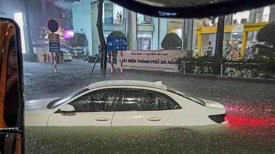 Cận cảnh Đà Nẵng trong trận mưa kỷ lục