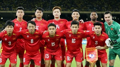 HLV Kim Sang Sik tạm rời “ghế nóng” ĐT Việt Nam, trao quyền cho trợ lý Đinh Hồng Vinh