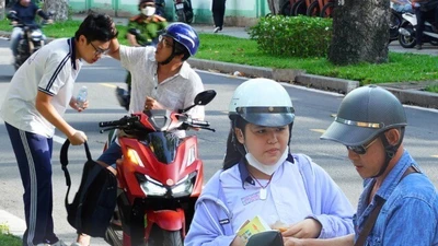 Tuyển sinh lớp 10 ở TP.HCM: Cha mẹ lo lắng vì đổi cấu trúc đề thi, treo thưởng lớn nếu con “vượt vũ môn” thành công