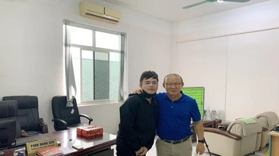 Nghỉ dịch Covid-19, HLV Park Hang Seo tranh thủ học tiếng Việt