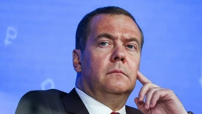 Ông Medvedev cảnh báo đòn trừng phạt tàn khốc nếu Ukraine dùng "bom bẩn"