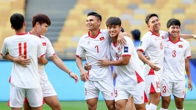 Vé bóng đá Việt Nam – Malaysia bán ra tăng vọt trước giờ bóng lăn