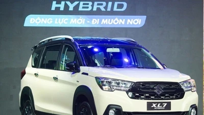 Suzuki XL7 Hybrid chạy lướt bán lại với giá bất ngờ