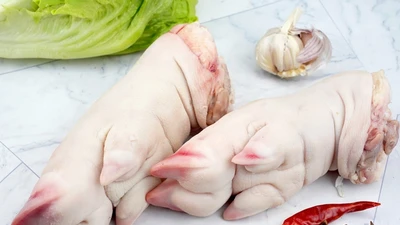 Mua chân giò heo nên chọn chân trước hay chân sau?
