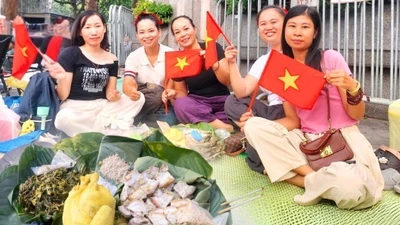Gặp chủ nhân mâm xôi gà đợi xem diễu binh gây sốt MXH: “Tôi muốn giới thiệu văn hóa ẩm thực của người Mường”